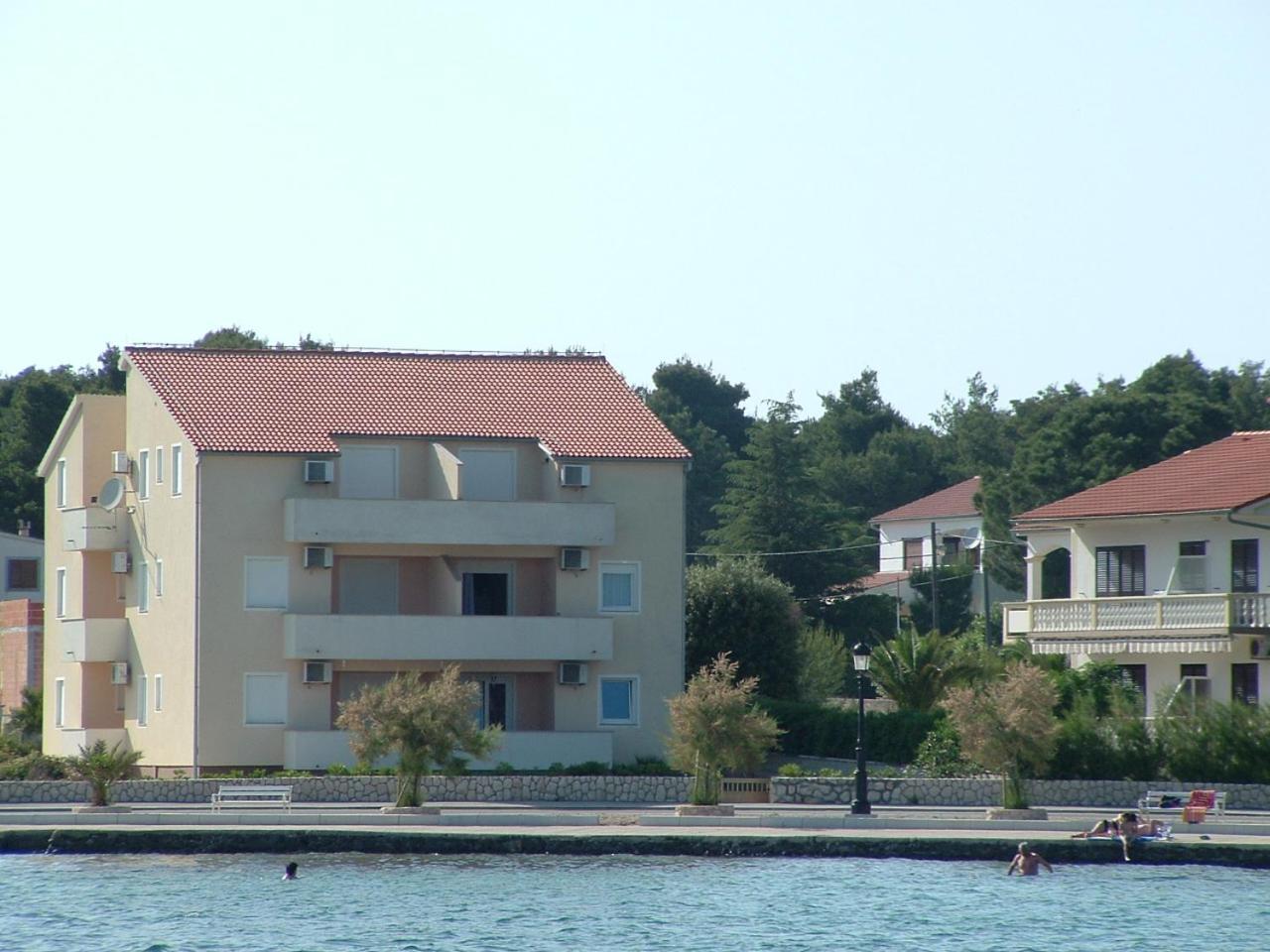 Beach Home Noemie Vir Exterior photo