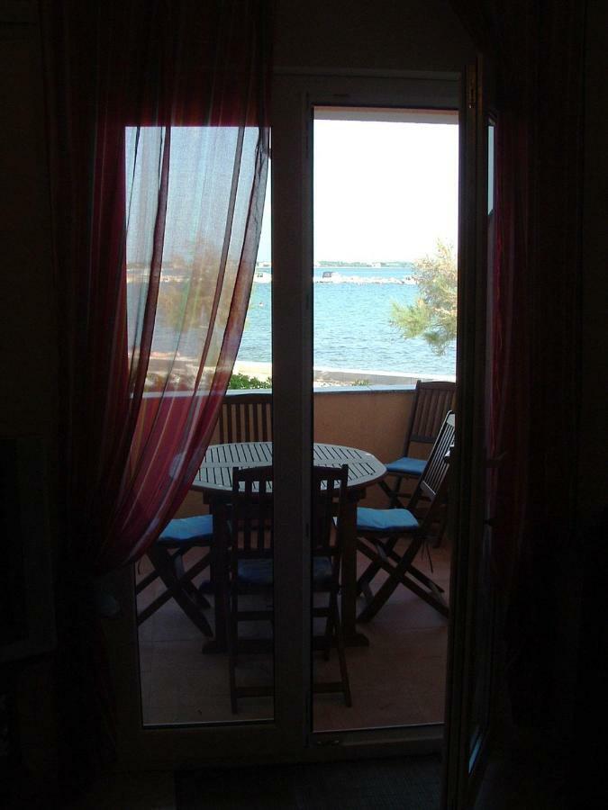Beach Home Noemie Vir Exterior photo